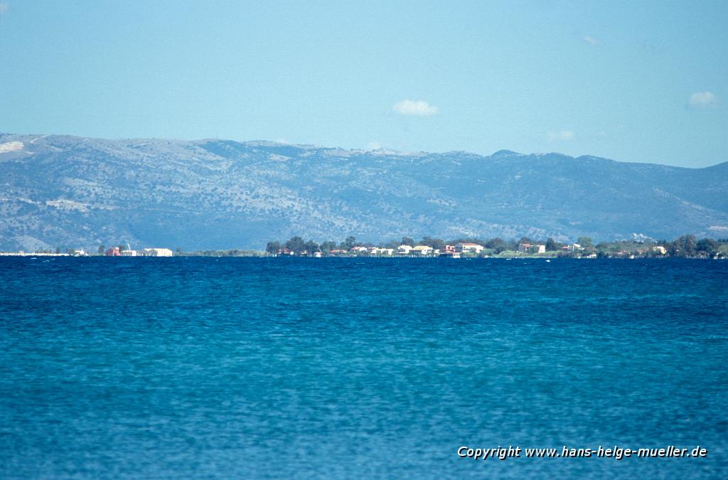 από Πετριή στην απέναντι ακτή