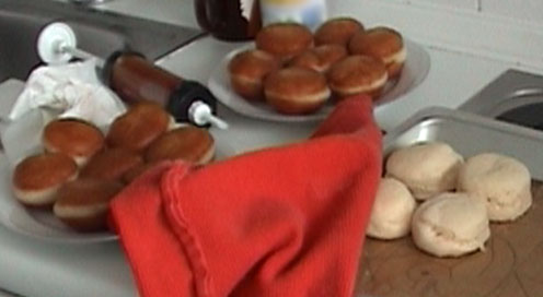 Krapfen roh und gebacken