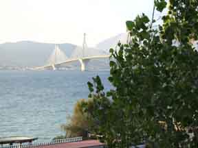 Blick auf Brücke vom Hotelbalkon