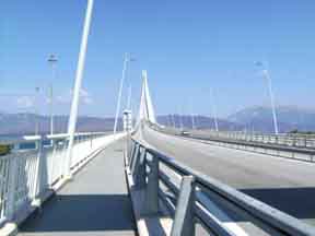 auf der Brücke über den Golf von Rio